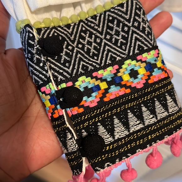 White Top with Embroidered cuff - Picture 5 of 5